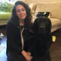 Giulia con Nina, il suo Labrador nero
